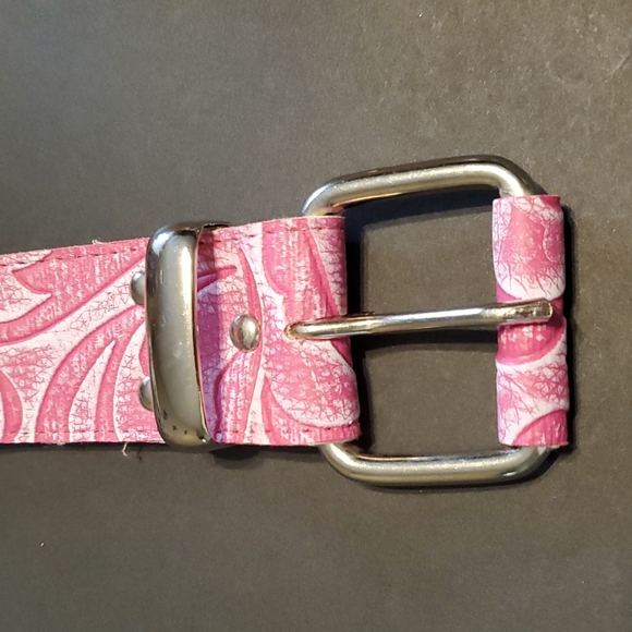 BNWOT Woman/Girls belt pink white abstract design. - Picture 3 of 5